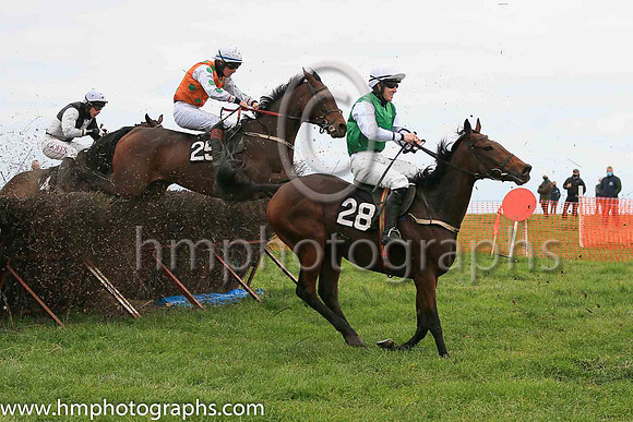 07th SWEET BEAT and O M'Gill ( 28 , EMERALD GREEN; white sleeves; white cap ) Trainer: Gary McGill,, Owner : Oran McGill