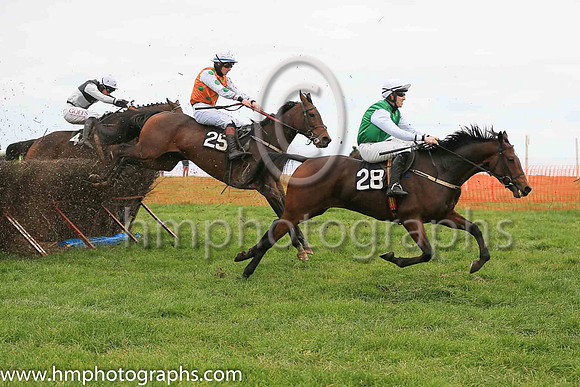 07th SWEET BEAT and O M'Gill ( 28 , EMERALD GREEN; white sleeves; white cap ) Trainer: Gary McGill,, Owner : Oran McGill