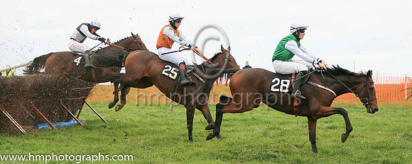 07th SWEET BEAT and O M'Gill ( 28 , EMERALD GREEN; white sleeves; white cap ) Trainer: Gary McGill,, Owner : Oran McGill