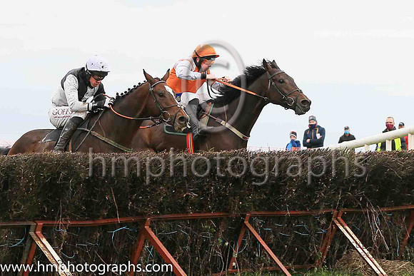 02nd GARDE DES CHAMPS and J J Codd ( 17 , ORANGE,white epaulettes; white sleeves; orange cap,white star ) Trainer: Denis Paul Murphy,, Owner : Denis Paul Murphy