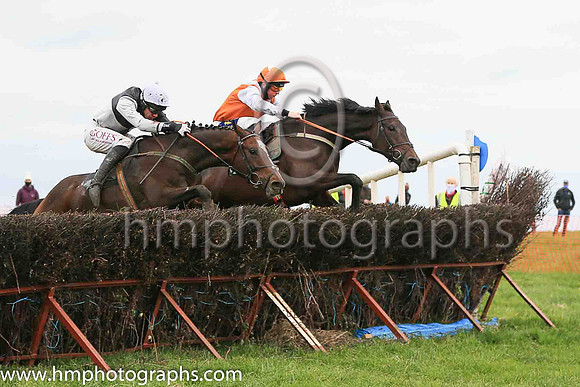 01st GORTMILLISH (FR) and Derek O'Connor ( 4 ,Antrim (H)- BLACK  WHITE QTD; black  white hlvd sleeves; white cap ) Trainer: Colin S. McKeever,, Owner : W.W. Dennison