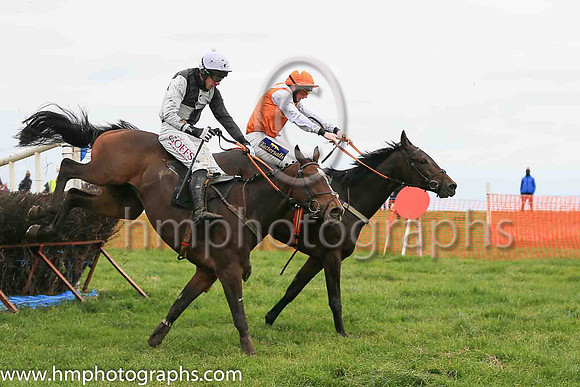 02nd GARDE DES CHAMPS and J J Codd ( 17 , ORANGE,white epaulettes; white sleeves; orange cap,white star ) Trainer: Denis Paul Murphy,, Owner : Denis Paul Murphy