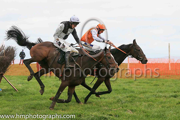 01st GORTMILLISH (FR) and Derek O'Connor ( 4 ,Antrim (H)- BLACK  WHITE QTD; black  white hlvd sleeves; white cap ) Trainer: Colin S. McKeever,, Owner : W.W. Dennison