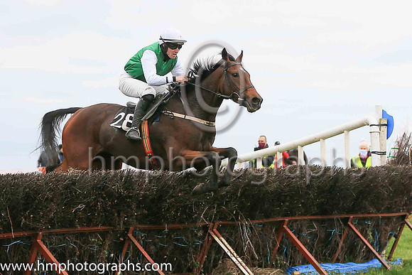 07th SWEET BEAT and O M'Gill ( 28 , EMERALD GREEN; white sleeves; white cap ) Trainer: Gary McGill,, Owner : Oran McGill
