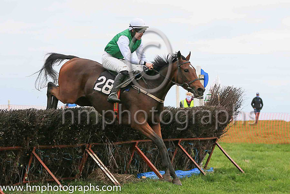 07th SWEET BEAT and O M'Gill ( 28 , EMERALD GREEN; white sleeves; white cap ) Trainer: Gary McGill,, Owner : Oran McGill