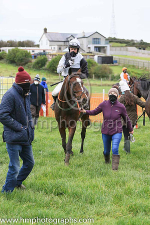 01st GORTMILLISH (FR) and Derek O'Connor ( 4 ,Antrim (H)- BLACK  WHITE QTD; black  white hlvd sleeves; white cap ) Trainer: Colin S. McKeever,, Owner : W.W. Dennison