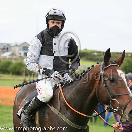 01st GORTMILLISH (FR) and Derek O'Connor ( 4 ,Antrim (H)- BLACK  WHITE QTD; black  white hlvd sleeves; white cap ) Trainer: Colin S. McKeever,, Owner : W.W. Dennison