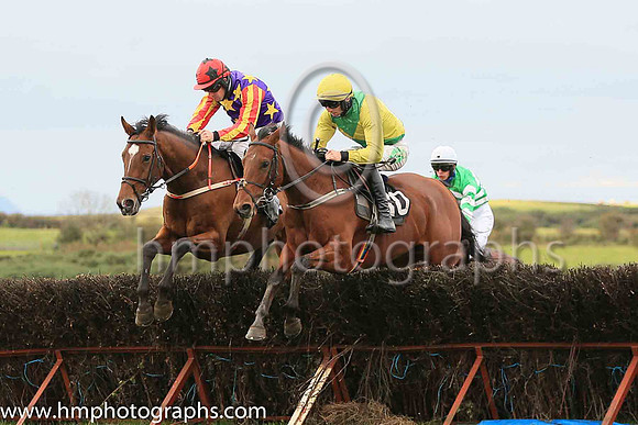 04th DRUMLEE BREXIT and D G Lavery ( 10 , YELLOW,emerald green diabolo; yellow sleeves; yellow cap ) Trainer: Sean McParlan,, Owner : Sean McParlan