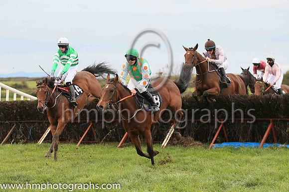 03rd PRESENTING JEREMY and R James ( 8 , EMERALD GREEN,orange spots; white sleeves,orange spots; emerald green cap ) Trainer: Donnchadh Doyle,, Owner : Syndicate Monbeg