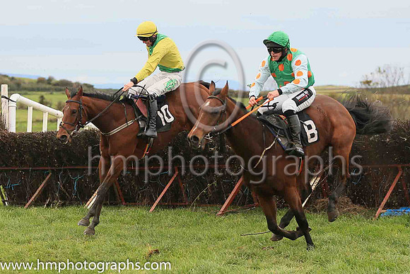 03rd PRESENTING JEREMY and R James ( 8 , EMERALD GREEN,orange spots; white sleeves,orange spots; emerald green cap ) Trainer: Donnchadh Doyle,, Owner : Syndicate Monbeg