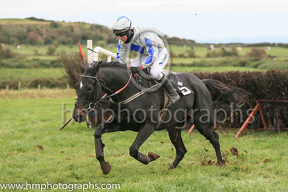 pu DRUMLEE CASTLE and N McParlan ( 5 ,Antrim (H)- SILVER,blue diamond; silver,blue diamonds sleeves  blue diamond sleeves; silver cap,blue star ) Trainer: Gary Dillon,, Owner : Gary Dillon