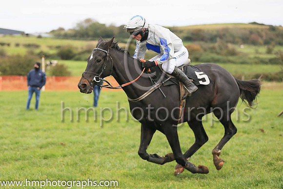 pu DRUMLEE CASTLE and N McParlan ( 5 ,Antrim (H)- SILVER,blue diamond; silver,blue diamonds sleeves  blue diamond sleeves; silver cap,blue star ) Trainer: Gary Dillon,, Owner : Gary Dillon