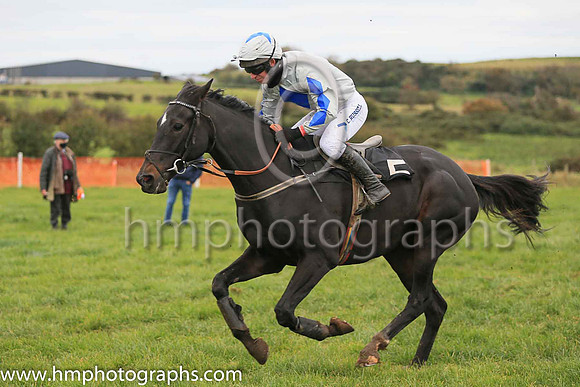 pu DRUMLEE CASTLE and N McParlan ( 5 ,Antrim (H)- SILVER,blue diamond; silver,blue diamonds sleeves  blue diamond sleeves; silver cap,blue star ) Trainer: Gary Dillon,, Owner : Gary Dillon