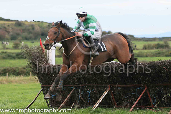 02nd OUTSIDE THE RING and O M'Gill ( 11 , GREEN  WHITE QTD; green  white hooped sleeves; white cap,green star ) Trainer: Neil McKnight,, Owner : Christine McKnight