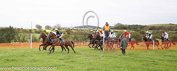 01st GORTMILLISH (FR) and Derek O'Connor ( 4 ,Antrim (H)- BLACK  WHITE QTD; black  white hlvd sleeves; white cap ) Trainer: Colin S. McKeever,, Owner : W.W. Dennison