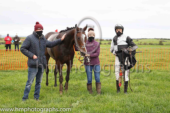 01st GORTMILLISH (FR) and Derek O'Connor ( 4 ,Antrim (H)- BLACK  WHITE QTD; black  white hlvd sleeves; white cap ) Trainer: Colin S. McKeever,, Owner : W.W. Dennison