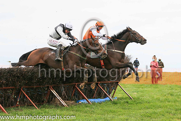 01st GORTMILLISH (FR) and Derek O'Connor ( 4 ,Antrim (H)- BLACK  WHITE QTD; black  white hlvd sleeves; white cap ) Trainer: Colin S. McKeever,, Owner : W.W. Dennison