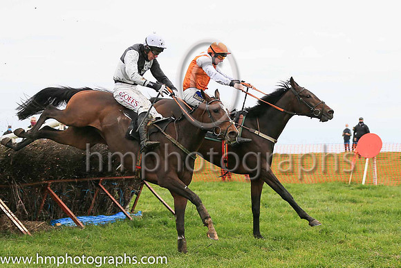 02nd GARDE DES CHAMPS and J J Codd ( 17 , ORANGE,white epaulettes; white sleeves; orange cap,white star ) Trainer: Denis Paul Murphy,, Owner : Denis Paul Murphy