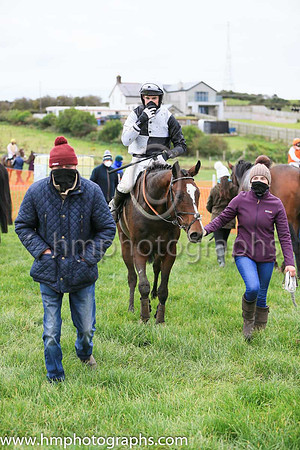 01st GORTMILLISH (FR) and Derek O'Connor ( 4 ,Antrim (H)- BLACK  WHITE QTD; black  white hlvd sleeves; white cap ) Trainer: Colin S. McKeever,, Owner : W.W. Dennison