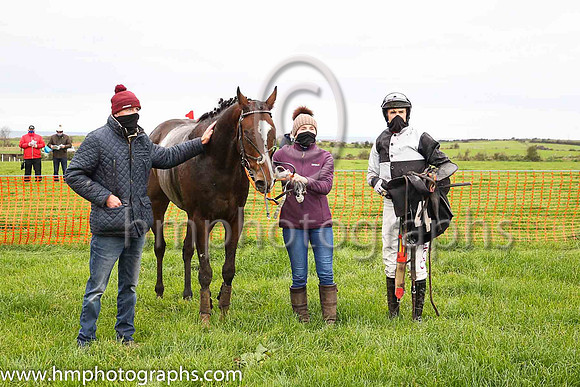 01st GORTMILLISH (FR) and Derek O'Connor ( 4 ,Antrim (H)- BLACK  WHITE QTD; black  white hlvd sleeves; white cap ) Trainer: Colin S. McKeever,, Owner : W.W. Dennison