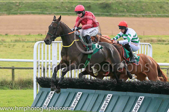 01st Tullybeg and D N Russell ( 2 , green and white chevrons ) Trainer - G Elliott , Owner - Noel Moran  Mrs Valerie Moran