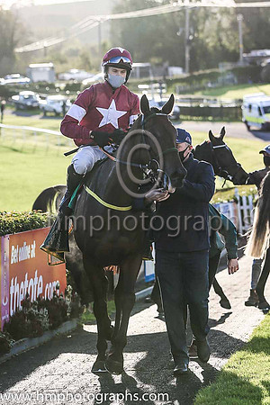 01st Flanking Maneuver and Mr F Maguire ( 2 , maroon, white star ) Trainer - N Meade , Owner - Gigginstown House Stud