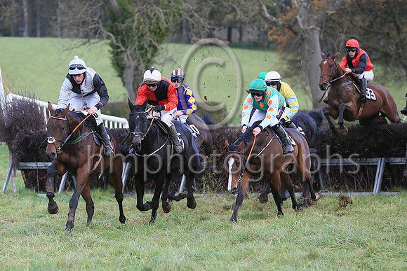 01st GRINGO D'AUBRELLE (FR) and R James ( 23 , EMERALD GREEN,orange spots; white sleeves,orange spots; emerald green cap ) Trainer: Donnchadh Doyle,, Owner : Syndicate Monbeg