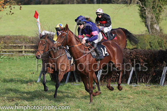 01st THE MEAN QUEEN and J J O'Neill ( 14 , DARK BLUE,pink triple diamond; dark blue sleeves,pink armlet; dark blue cap ) Trainer: Mary E. Doyle,, Owner : Rodman Moorhead
