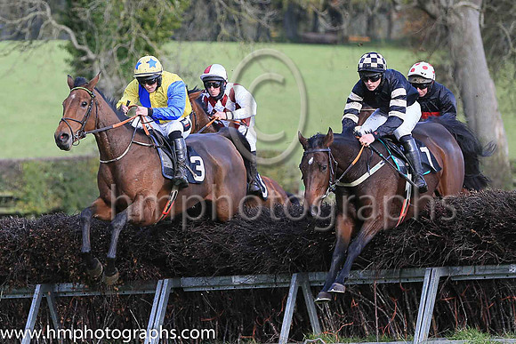 02nd CAOIMHE LADY and L J Murphy ( 7 , BLACK,beige panel; black  beige hooped sleeves; black cap,beige star ) Trainer: Denis Paul Murphy,, Owner : Edelle Logan