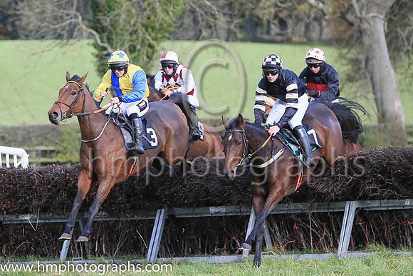 02nd CAOIMHE LADY and L J Murphy ( 7 , BLACK,beige panel; black  beige hooped sleeves; black cap,beige star ) Trainer: Denis Paul Murphy,, Owner : Edelle Logan
