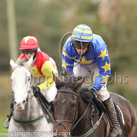 BIG LEG UP and Derek O'Connor ( 1 , ROYAL BLUE,yellow star; royal blue sleeves,yellow stars; royal blue  yellow hooped cap ) Trainer: J.G. Cosgrave , Owner : Ian W. Moore
