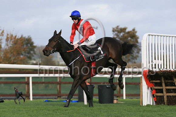 01st Quilixiosand J W Kennedy ( 1 , red, white cross sash ) Trainer - G Elliott , Owner - Cheveley Park Stud