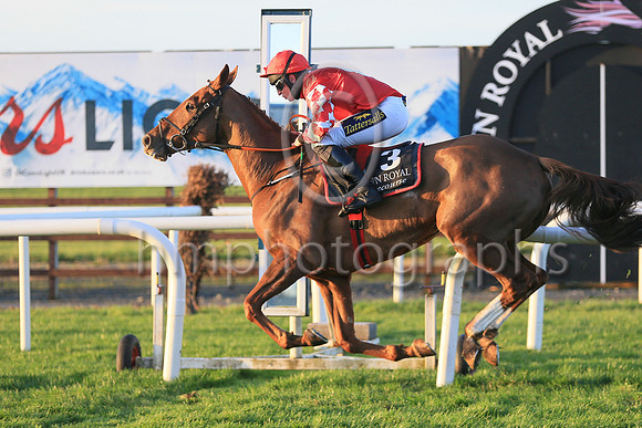 01st Chemical Energyand Mr J J Codd ( 3 , red, white diamond ) Trainer - G Elliott , Owner - Andrew Brown  Gemma Brown