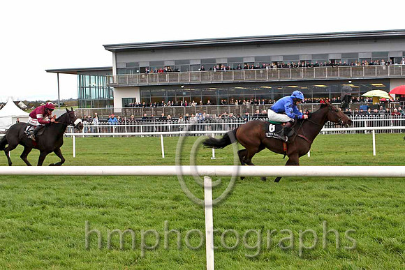 Toner D'Oudairies & D N Russell - 5th (12,maroon, white star ) & Lookoutnow & M P Butler - 3rd (6,royal blue, dark blue sash ) = CU2D4557-e2
