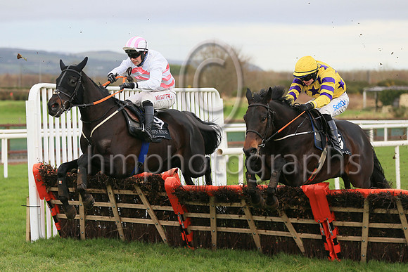 02nd Vintage Prosseco and J M Moore ( 9 , white, pink chevrons ) Trainer - G P Cromwell , Owner - Liquid Lunch Partnership