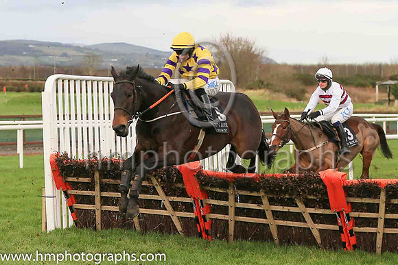 01st Feelgood Island and S F O'Keeffe ( 5 , yellow, blue stars ) Trainer - Miss E Doyle , Owner - Mrs R Rath