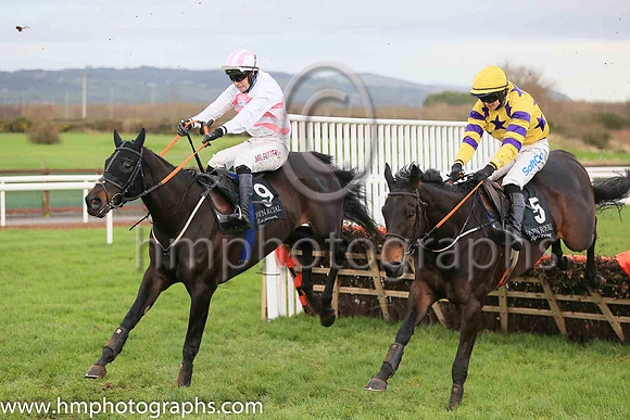 02nd Vintage Prosseco and J M Moore ( 9 , white, pink chevrons ) Trainer - G P Cromwell , Owner - Liquid Lunch Partnership