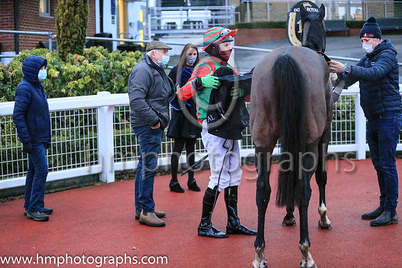 01st Dixie Flyer and Mr B G Crawford ( 11 , green, red braces ) Trainer - S R B Crawford , Owner - Martin Baker