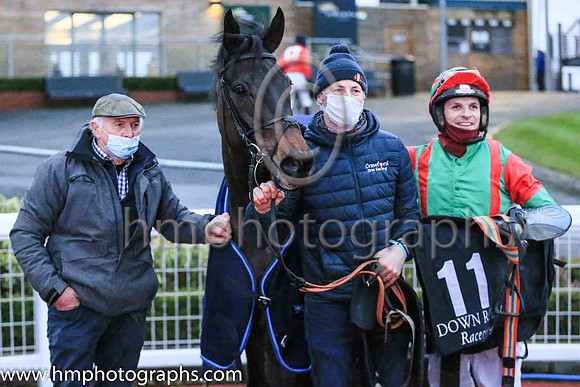 01st Dixie Flyer and Mr B G Crawford ( 11 , green, red braces ) Trainer - S R B Crawford , Owner - Martin Baker
