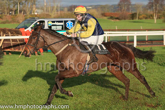 10th Little Actress and P E Corbett ( 11 , dark blue, yellow diamond ) Trainer - S R B Crawford , Owner - Mrs P Sloan