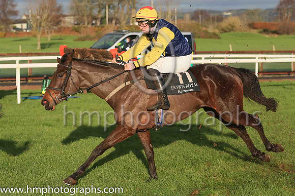 10th Little Actress and P E Corbett ( 11 , dark blue, yellow diamond ) Trainer - S R B Crawford , Owner - Mrs P Sloan