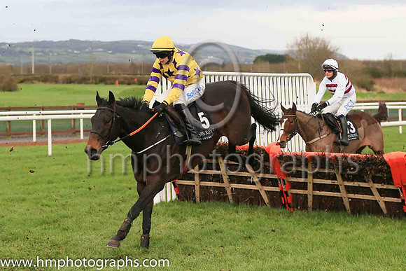 01st Feelgood Island and S F O'Keeffe ( 5 , yellow, blue stars ) Trainer - Miss E Doyle , Owner - Mrs R Rath
