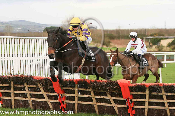 01st Feelgood Island and S F O'Keeffe ( 5 , yellow, blue stars ) Trainer - Miss E Doyle , Owner - Mrs R Rath