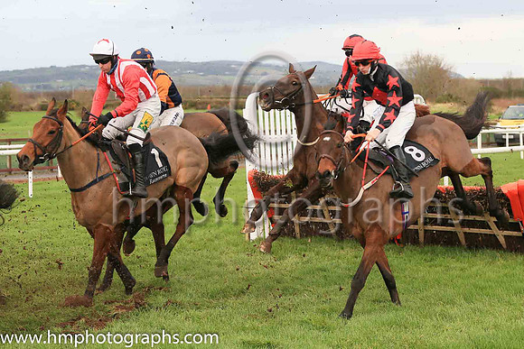 10th Ruhm Und Ehre and Mr C Abernethy?7 ( 8 , black, red diamond ) Trainer - Paul Traynor , Owner - Miss K McNeilly