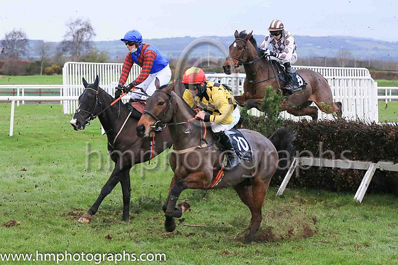 09th Walshestown and Mr J C Barry ( 8 , black and white diamonds ) Trainer - A A Howard , Owner - Claire Berry