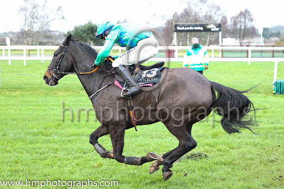 11th Enduring Love and A W Short ( 13 , blue and green diamonds ) Trainer - P J Rothwell , Owner - J J Leckey