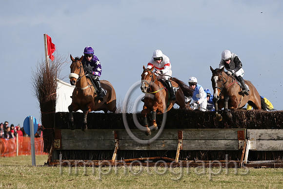 01 Ballyarthur  Derek O'Connor - Trainer : Colin S McKeever, Black and white qtrd