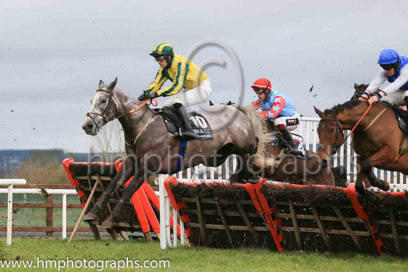 06th Peppern Salt and J M Moore ( 10 , yellow  and green hlvd ) Trainer - G P Cromwell , Owner - Mrs Maria McCullen Harvey