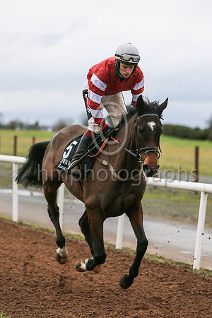 01st La Chanteuse and J J Slevin ( 5 , red, red  and white hooped sleeves ) Trainer - S R B Crawford , Owner - Mrs Edith Crawford