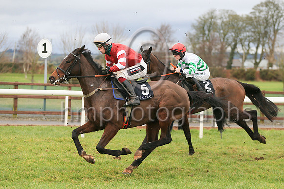 01st La Chanteuse and J J Slevin ( 5 , red, red  and white hooped sleeves ) Trainer - S R B Crawford , Owner - Mrs Edith Crawford
